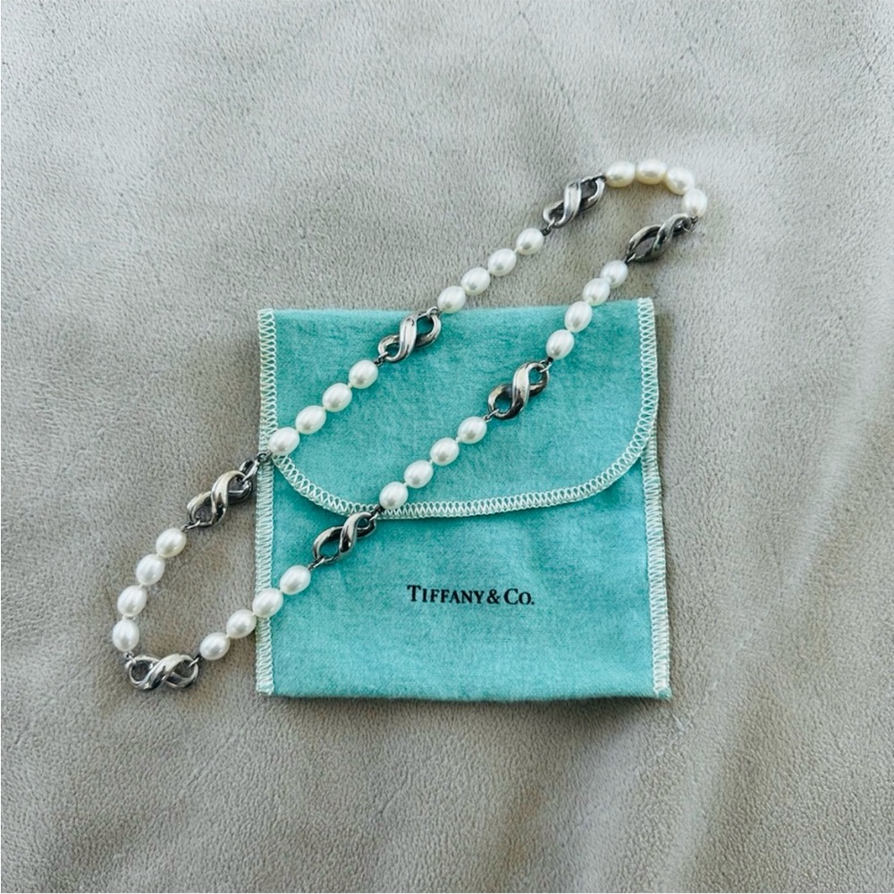 Tiffany & Co. Pearl Infinitely Necklace